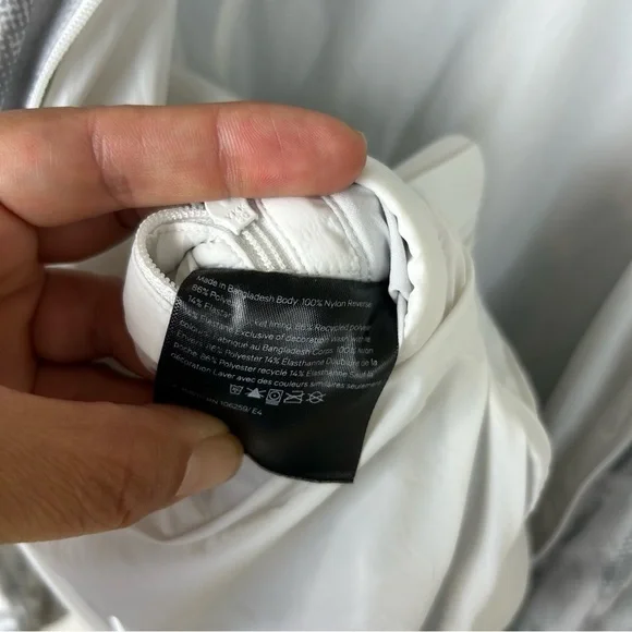 Lululemon Bombs Away Jacket in reversible white/city breeze white multi size: 8 - Picture 12 of 13
